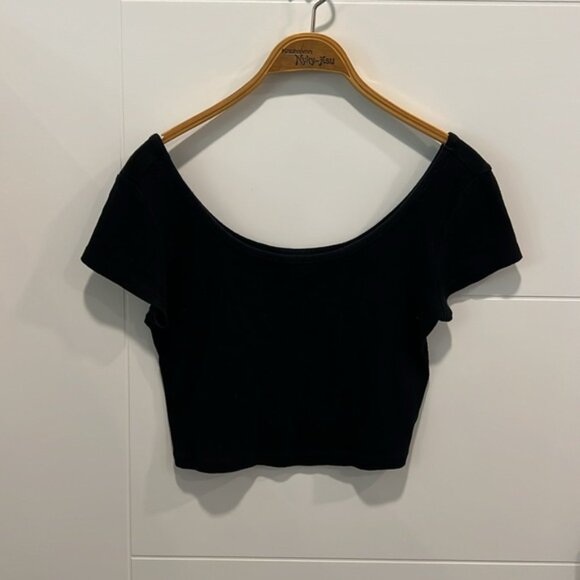 Mossimo black crop top size medium - Picture 3 of 7